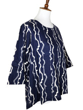 Simple Pullover - Wavy Stripes Print - Navy