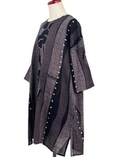 Gathered Sleeve Tunic - Wavy Batik Pattern Print - Black