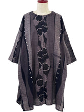 Gathered Sleeve Tunic - Wavy Batik Pattern Print - Black