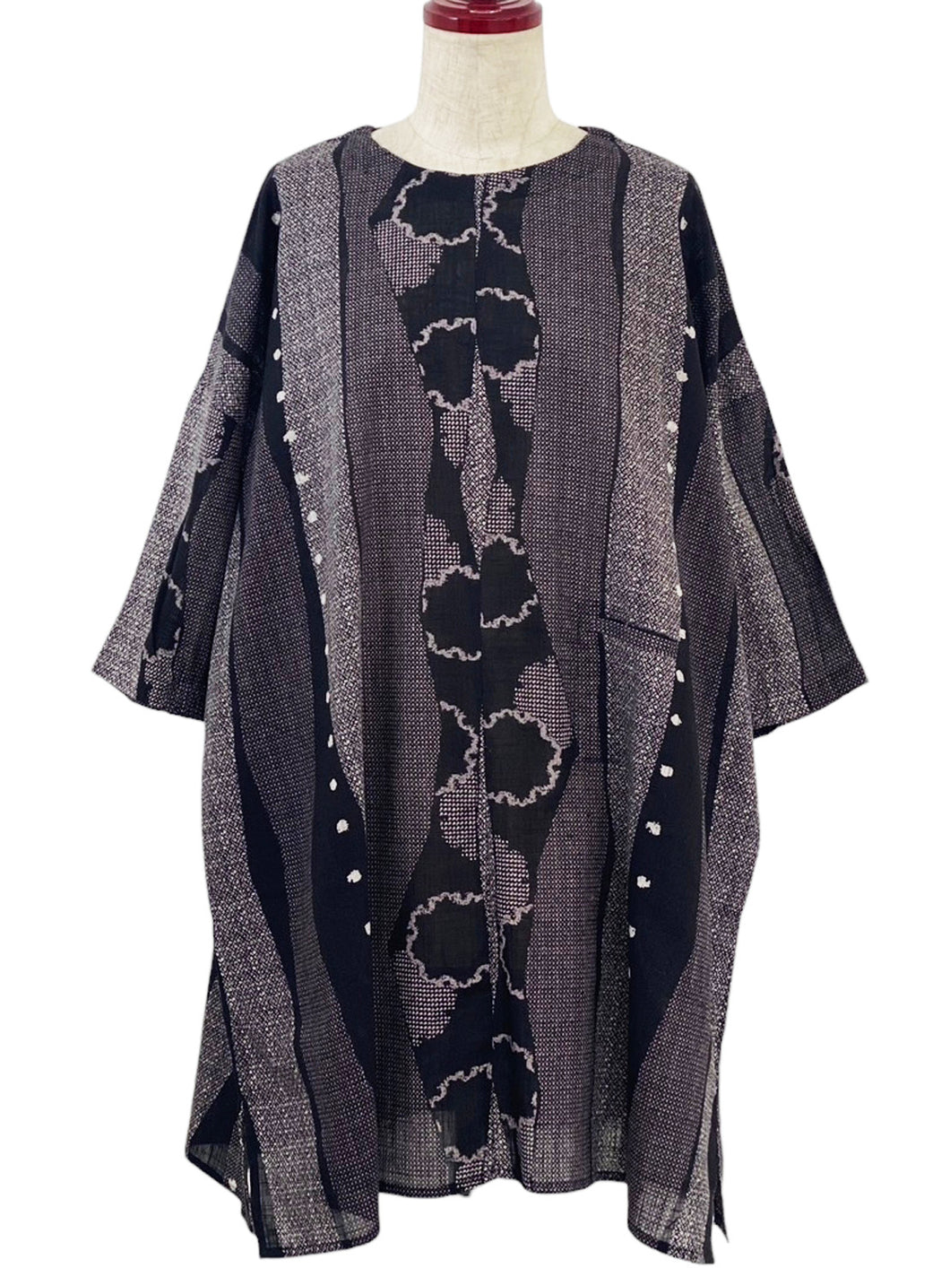 Gathered Sleeve Tunic - Wavy Batik Pattern Print - Black