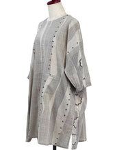 Gathered Sleeve Tunic - Wavy Batik Pattern Print - Light Grey