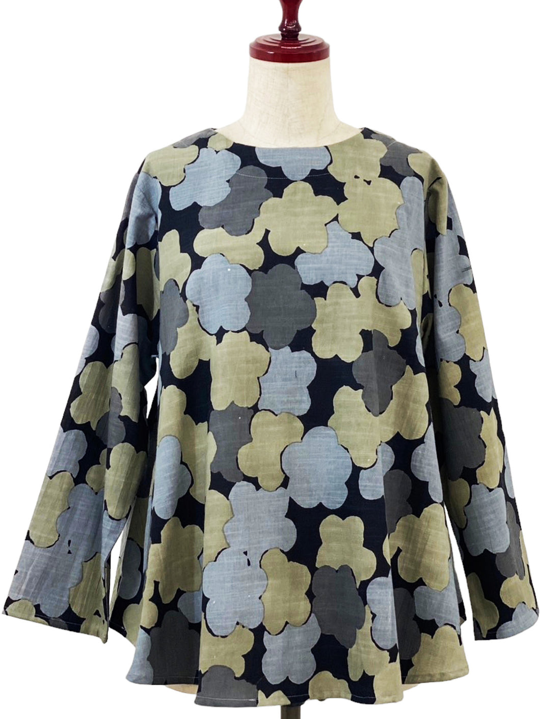 Simple Pullover - Floral Print - Black