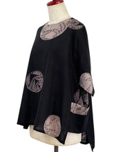 Hi-Lo Pocket Pullover - Fern Circle Print - Black