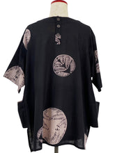 Hi-Lo Pocket Pullover - Fern Circle Print - Black