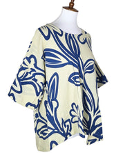 Side Slit Blouse - Natural Color - Daisy Paint Print - Azure Blue