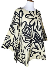 Button Top - Natural Color - Daisy Paint Print - Black