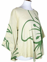 Essential Blouse - Natural Color - Lily Print - Basil Green